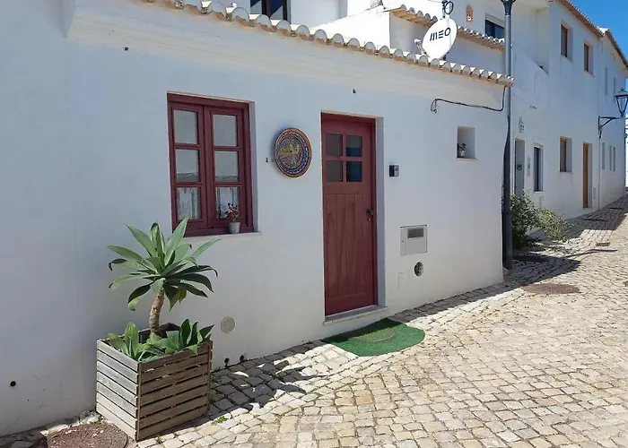 Casa Marreiros Holiday Home